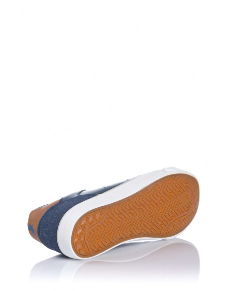 Zapatilla con cordones