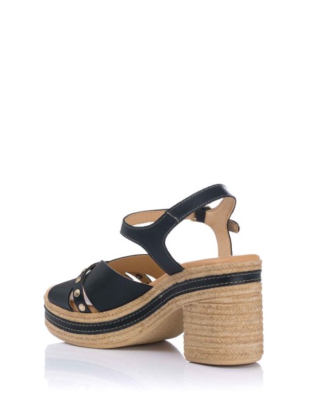Sandalia de piel - Tachas