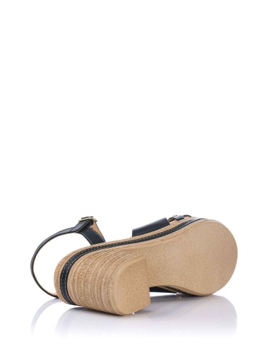 Sandalia de piel - Tachas