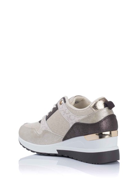 Zapatilla con cuña