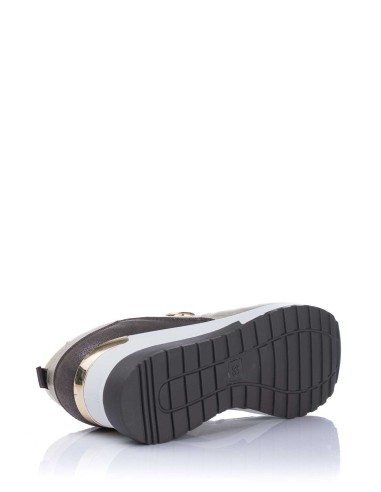Zapatilla con cuña