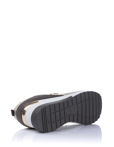 Zapatilla con cuña