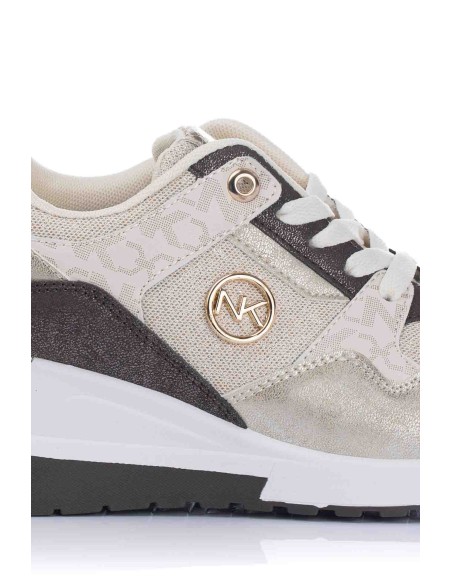 Zapatilla con cuña