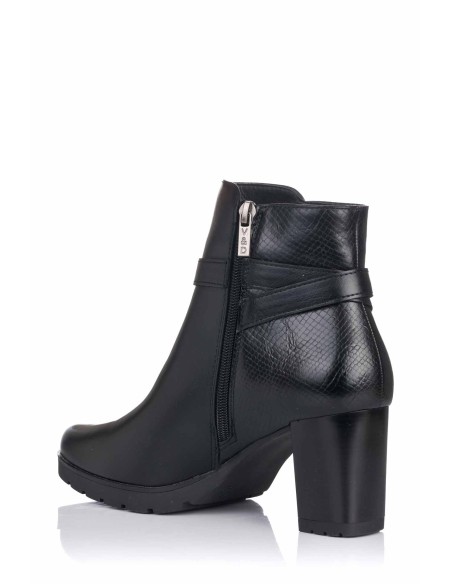 Botas de tornozelo com saltos