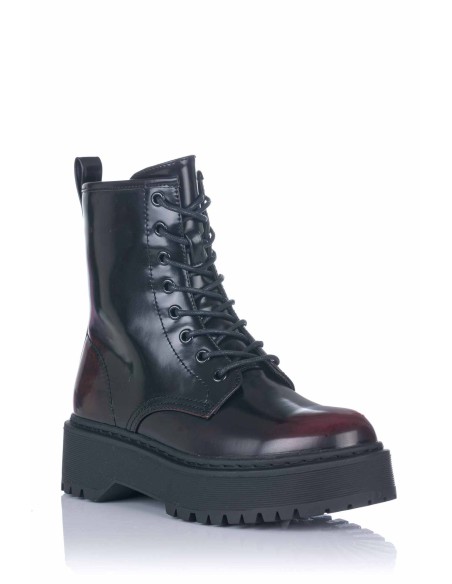 Bota militar com plataforma