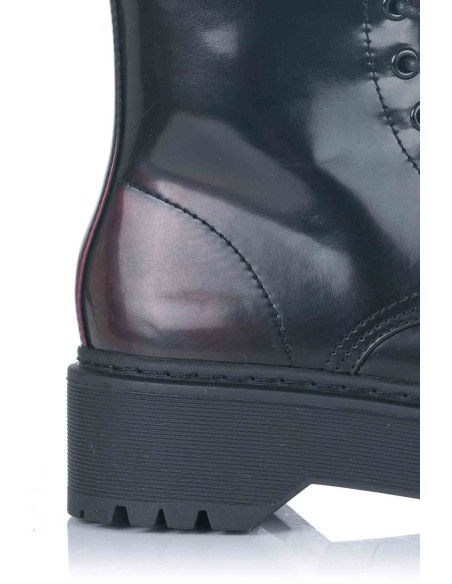 Bota militar com plataforma